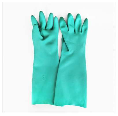Aceite resistente del aislante de 22 Mil Green Nitrile Glove Solvent 18 pulgadas de guarnición reunida
