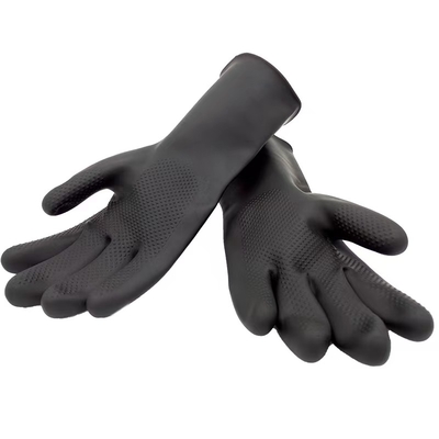La multitud de goma industrial resistente de la resistencia solvente de los guantes del látex alineó los guantes de goma