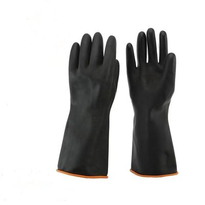 La multitud de goma industrial negra de espesamiento de los guantes los 35Cm Unflocked alineó los guantes de goma