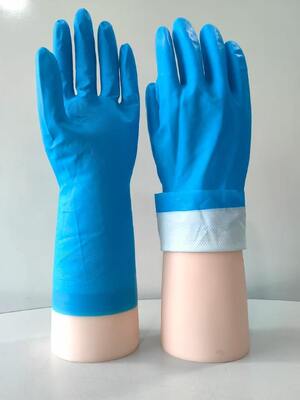 Guantes resistentes al aceite de 320 mm de longitud mínima diseñados con puntas de los dedos texturizadas para proporcionar un agarre mejorado y protección contra el aceite.