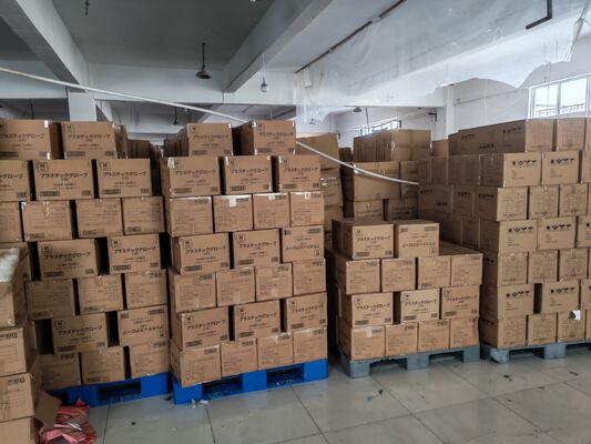Guante desechable de vinilo de grado alimenticio que ofrece comodidad y durabilidad para los profesionales de la industria alimentaria