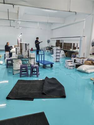 Guantes de nitrilo desechables flexibles libres de polvo perfectos para aplicaciones industriales médicas y de procesamiento de alimentos